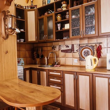 Apartment Na Shevchenka 3 Лвив Екстериор снимка