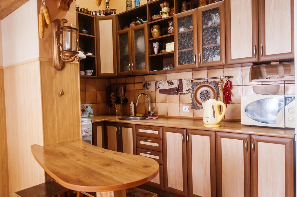 Apartment Na Shevchenka 3 Лвив Екстериор снимка